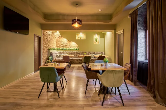 La Rotta - Enterijer restorana i autentična atmosfera 4