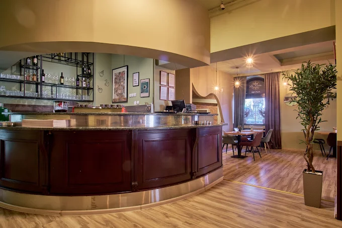 La Rotta - Enterijer restorana i autentična atmosfera 9